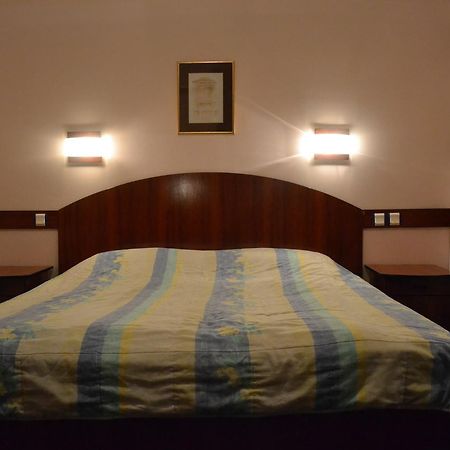 Hotel Mimoza Куманово Экстерьер фото