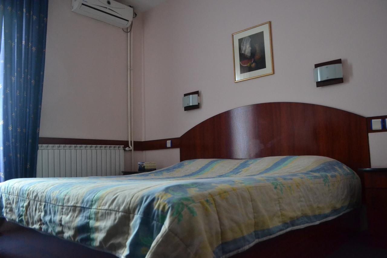 Hotel Mimoza Куманово Экстерьер фото
