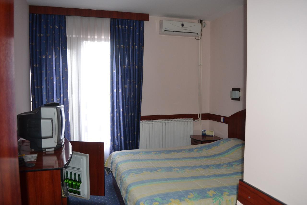 Hotel Mimoza Куманово Экстерьер фото